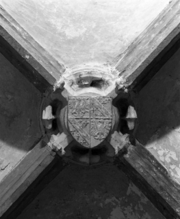 Chapelle latérale, clef de voûte de la première travée aux armes de Vienne et du Fay © Région Bourgogne-Franche-Comté, Inventaire du patrimoine