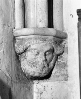 Première chapelle droite, culot antérieur droit © Région Bourgogne-Franche-Comté, Inventaire du patrimoine
