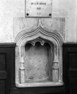 Deuxième chapelle gauche, 2e travée, lavabo © Région Bourgogne-Franche-Comté, Inventaire du patrimoine