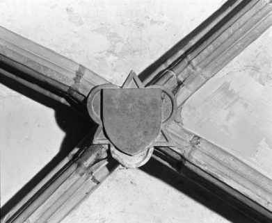 Deuxième chapelle gauche, 1ere travée, clef de voûte © Région Bourgogne-Franche-Comté, Inventaire du patrimoine