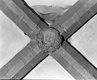 Chapelle à droite du choeur, 2e clef de voûte © Région Bourgogne-Franche-Comté, Inventaire du patrimoine