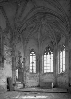 Chapelle de l'ancien château : choeur, vue de trois-quarts gauche. © Région Bourgogne-Franche-Comté, Inventaire du patrimoine