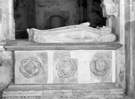 Tombeau, vue depuis la chapelle gauche. © Région Bourgogne-Franche-Comté, Inventaire du patrimoine