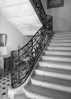 Escalier du corps principal, vue prise du rez-de-chaussée. © Région Bourgogne-Franche-Comté, Inventaire du patrimoine