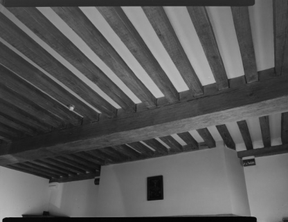 Ancienne chambre Sainte-Anne : plafond à solives apparentes. © Région Bourgogne-Franche-Comté, Inventaire du patrimoine