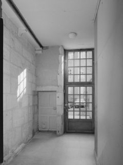 Ancienne chambre Sainte-Anne : couloir aménagé entre la cour de l'hôtel-Dieu et celle de l'ancien couvent des cordeliers (vu depuis la galerie basse). © Région Bourgogne-Franche-Comté, Inventaire du patrimoine