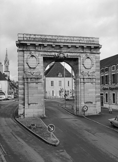 porte de ville © Région Bourgogne-Franche-Comté, Inventaire du patrimoine  porte de ville © Région Bourgogne-Franche-Comté, Inventaire du patrimoine