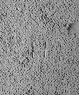 Ancienne salle Notre-Dame : signe lapidaire. © Région Bourgogne-Franche-Comté, Inventaire du patrimoine