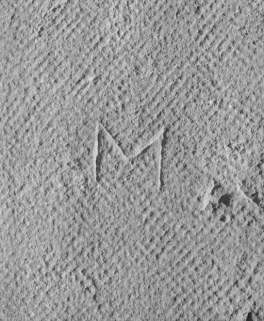 Ancienne salle Notre-Dame : signe lapidaire. © Région Bourgogne-Franche-Comté, Inventaire du patrimoine