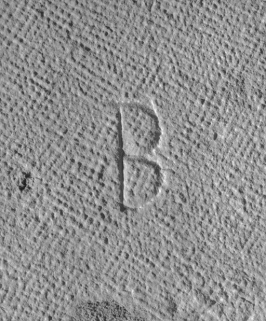 Ancienne salle Notre-Dame : signe lapidaire. © Région Bourgogne-Franche-Comté, Inventaire du patrimoine