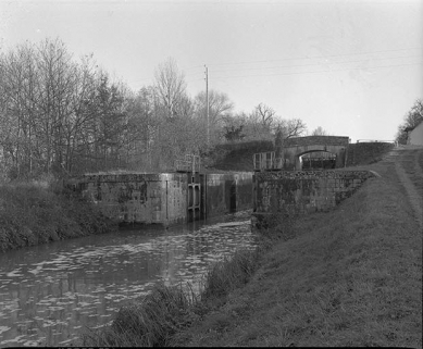Le pont et l'écluse. Vue d'ensemble. © Région Bourgogne-Franche-Comté, Inventaire du patrimoine