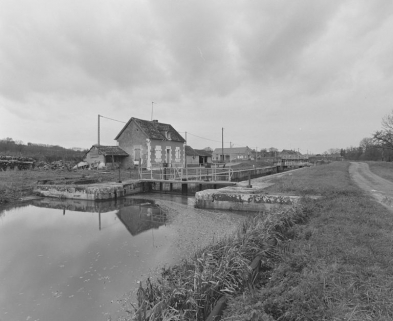site d'écluse © Région Bourgogne-Franche-Comté, Inventaire du patrimoine  site d'écluse © Région Bourgogne-Franche-Comté, Inventaire du patrimoine