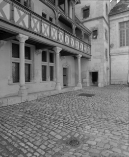 Grande aile sur cour : détail, galerie basse (côté pharmacie). © Région Bourgogne-Franche-Comté, Inventaire du patrimoine