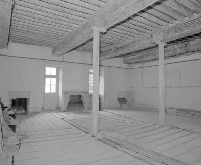 Grande aile sur cour, 1er étage : salle au-dessus de la cuisine. © Région Bourgogne-Franche-Comté, Inventaire du patrimoine