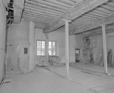 Grande aile sur cour, 1er étage : salle au-dessus de la cuisine. © Région Bourgogne-Franche-Comté, Inventaire du patrimoine