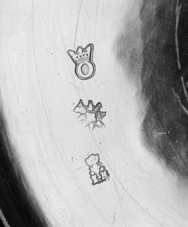 Détail : poinçons au revers du pied. © Région Bourgogne-Franche-Comté, Inventaire du patrimoine