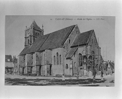 Elévation droite et chevet, en cours de restauration. Carte postale ancienne s.d. © Région Bourgogne-Franche-Comté, Inventaire du patrimoine