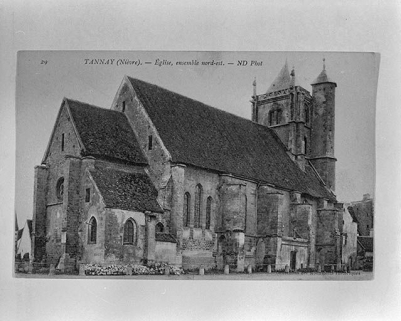 Elévation gauche et chevet. Carte postale ancienne datée 1910 (date manuscrite). © Région Bourgogne-Franche-Comté, Inventaire du patrimoine