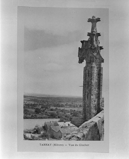 Clocher, pinacle de l'angle postérieur gauche. Carte postale ancienne s.d. © Région Bourgogne-Franche-Comté, Inventaire du patrimoine
