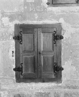 Choeur, petit placard du mur gauche, fermé. © Région Bourgogne-Franche-Comté, Inventaire du patrimoine