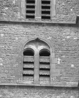 Clocher, face antérieure : baies inférieures. © Région Bourgogne-Franche-Comté, Inventaire du patrimoine