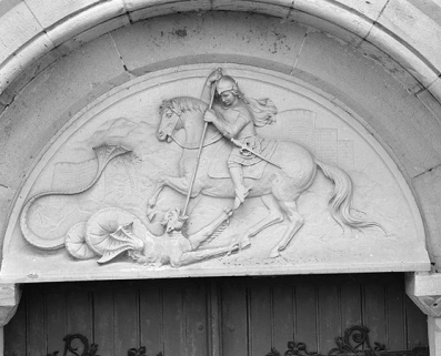 Façade, tympan du portail. © Région Bourgogne-Franche-Comté, Inventaire du patrimoine