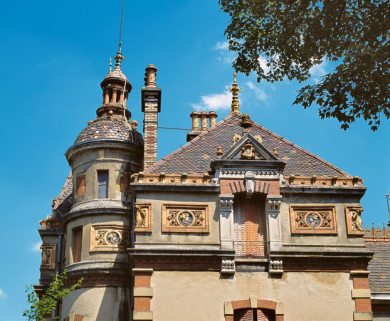 Etage-attique. © Région Bourgogne-Franche-Comté, Inventaire du patrimoine Etage-attique. © Région Bourgogne-Franche-Comté, Inventaire du patrimoine