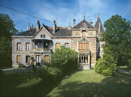 Façade antérieure vue depuis le parc du pavillon Desfontaines. © Région Bourgogne-Franche-Comté, Inventaire du patrimoine Façade antérieure vue depuis le parc du pavillon Desfontaines. © Région Bourgogne-Franche-Comté, Inventaire du patrimoine
