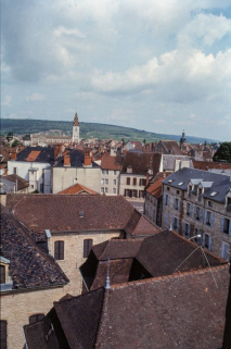 Vue depuis les toits sur la commune et les côtes. © Région Bourgogne-Franche-Comté, Inventaire du patrimoine
