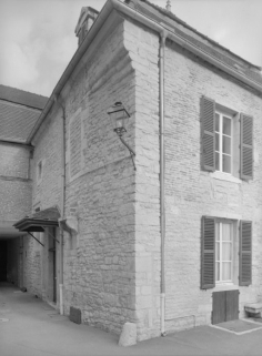Bâtiment dit de l'administration : élévations postérieure et gauche sur la cour. © Région Bourgogne-Franche-Comté, Inventaire du patrimoine