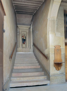 Bâtiment de la Communauté des soeurs et des orphelines, 1ère volée de l'escalier principal, vue prise de l'entrée. © Région Bourgogne-Franche-Comté, Inventaire du patrimoine
