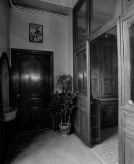 Bâtiment de la Communauté des soeurs et des orphelines, vestibule des soeurs ouvert sur l'office. © Région Bourgogne-Franche-Comté, Inventaire du patrimoine