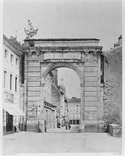 porte de ville © Région Bourgogne-Franche-Comté, Inventaire du patrimoine  porte de ville © Région Bourgogne-Franche-Comté, Inventaire du patrimoine