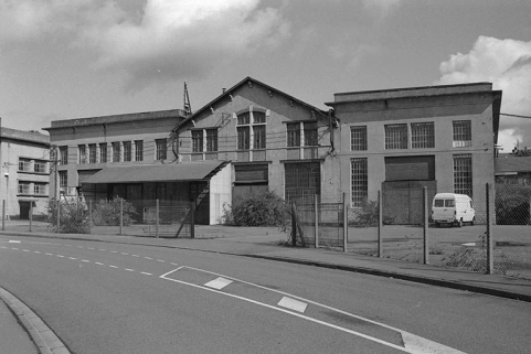 Atelier d'ajustage (1891, au centre - 1930-40, à droite) et d'électricité (1930-40, à gauche), façades antérieures. © Région Bourgogne-Franche-Comté, Inventaire du patrimoine