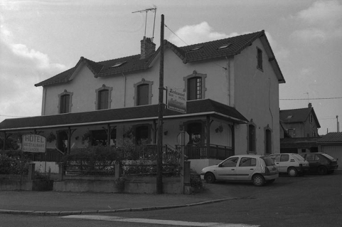 Façade antérieure (route du Canal) de l'ancien café-épicerie. © Région Bourgogne-Franche-Comté, Inventaire du patrimoine