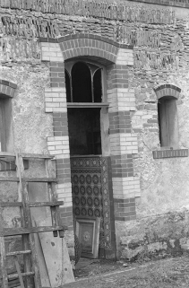 Entrée est de l'ancien pavillon nord. © Région Bourgogne-Franche-Comté, Inventaire du patrimoine Entrée est de l'ancien pavillon nord. © Région Bourgogne-Franche-Comté, Inventaire du patrimoine