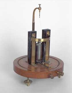  instrument de mesure électromagnétique © Région Bourgogne-Franche-Comté, Inventaire du patrimoine