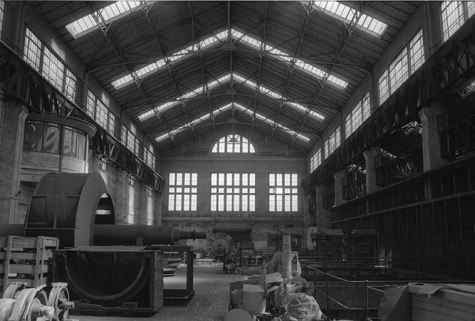 Pignon sud-est de la salle des machines vu depuis l'ancienne plate-forme des turbo-alternateurs. © Région Bourgogne-Franche-Comté, Inventaire du patrimoine