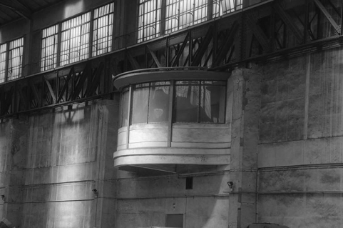 Le poste de contrôle de la salle des machines, installé dans le bâtiment des tableaux de distribution. © Région Bourgogne-Franche-Comté, Inventaire du patrimoine