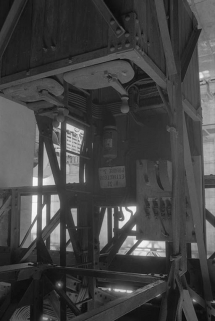 Le poste de commande du pont roulant de la salle des pompes. © Région Bourgogne-Franche-Comté, Inventaire du patrimoine