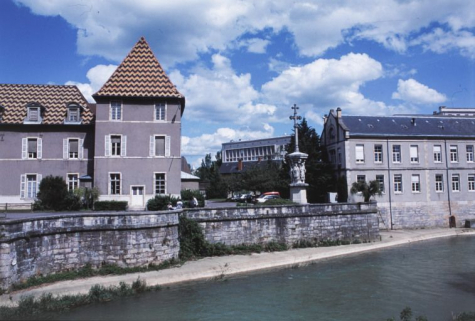 Façades postérieure (ouest) et latérale (sud). © Région Bourgogne-Franche-Comté, Inventaire du patrimoine