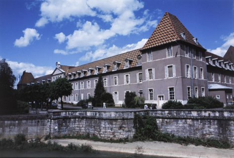 Façade postérieure (ouest) sur l'Ouche. © Région Bourgogne-Franche-Comté, Inventaire du patrimoine