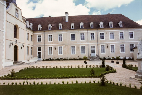 Cour antérieure : aile droite. © Région Bourgogne-Franche-Comté, Inventaire du patrimoine