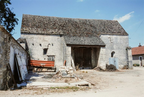 Vue de la chapelle : façade latérale. © Région Bourgogne-Franche-Comté, Inventaire du patrimoine