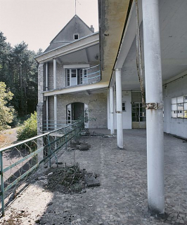 Galerie de cure est, façade sud-est. © Région Bourgogne-Franche-Comté, Inventaire du patrimoine