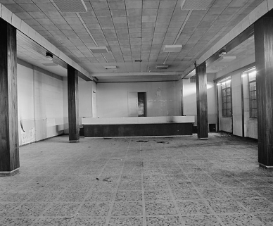 Aile ouest, extrémité ouest, étage de soubassement : salle de conférences et de spectacles. © Région Bourgogne-Franche-Comté, Inventaire du patrimoine