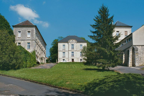 Pavillon central et ailes des deux bâtiments en U. © Région Bourgogne-Franche-Comté, Inventaire du patrimoine
