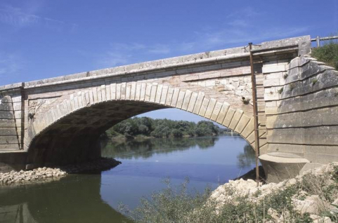 Détail du décor des écoinçons. © Région Bourgogne-Franche-Comté, Inventaire du patrimoine