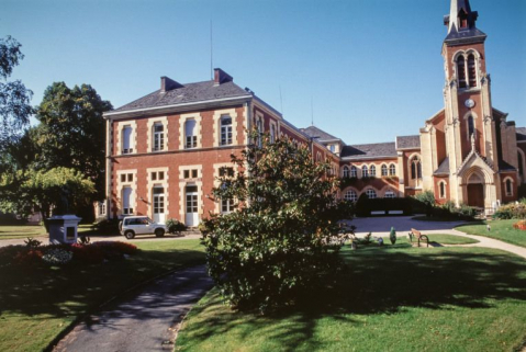 Chapelle et aile gauche. © Région Bourgogne-Franche-Comté, Inventaire du patrimoine Chapelle et aile gauche. © Région Bourgogne-Franche-Comté, Inventaire du patrimoine