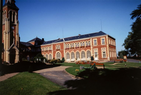 Aile droite, façade antérieure. © Région Bourgogne-Franche-Comté, Inventaire du patrimoine Aile droite, façade antérieure. © Région Bourgogne-Franche-Comté, Inventaire du patrimoine